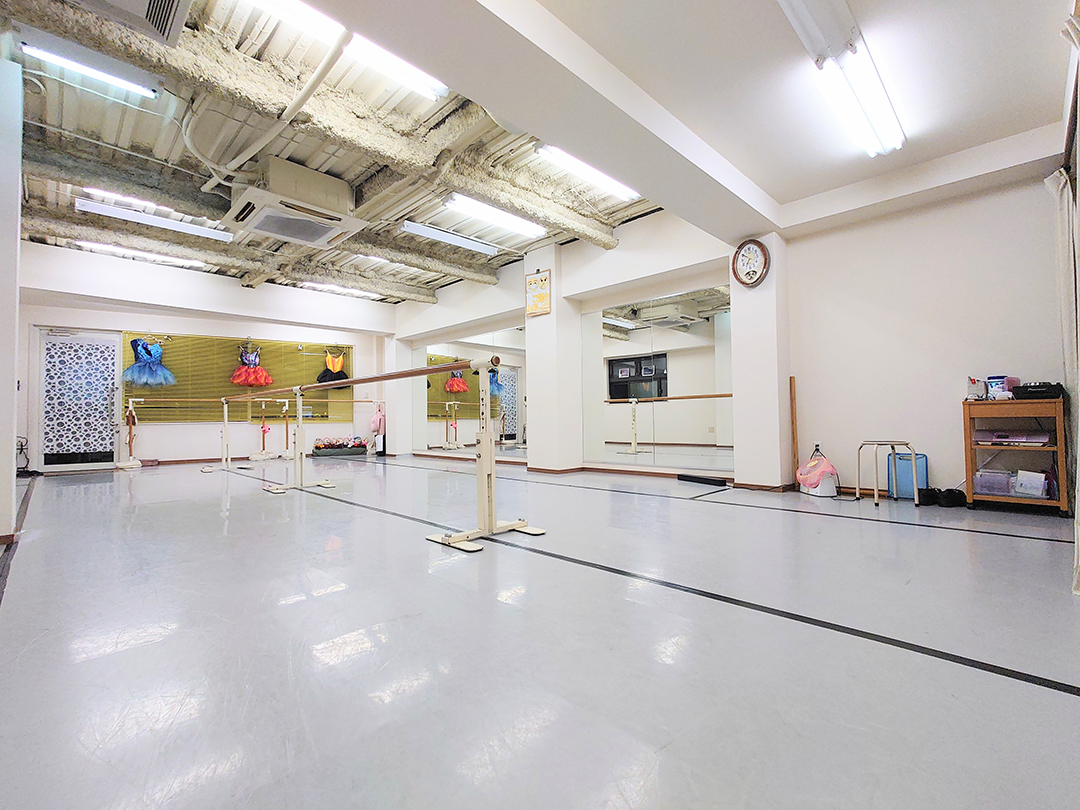 東バレエスタジオにようこそ